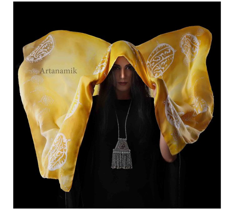 روسری ابریشم طبیعی با هنر ترکیب چاپ باتیک و رنگ آمیزی با دست