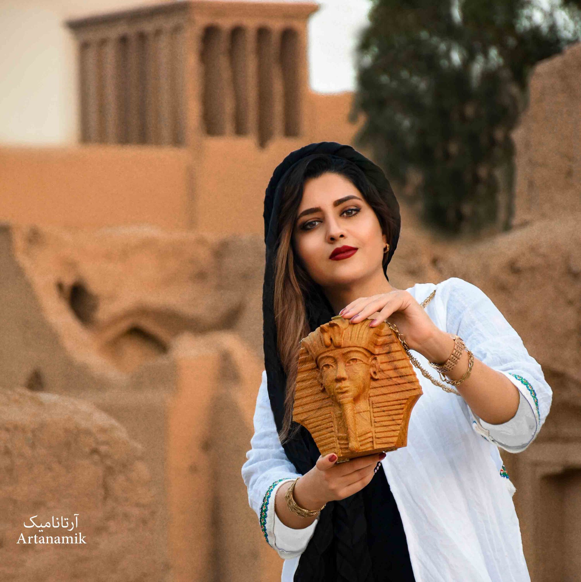  کیف چوبی زنانه مصری همراه با زنجیر 